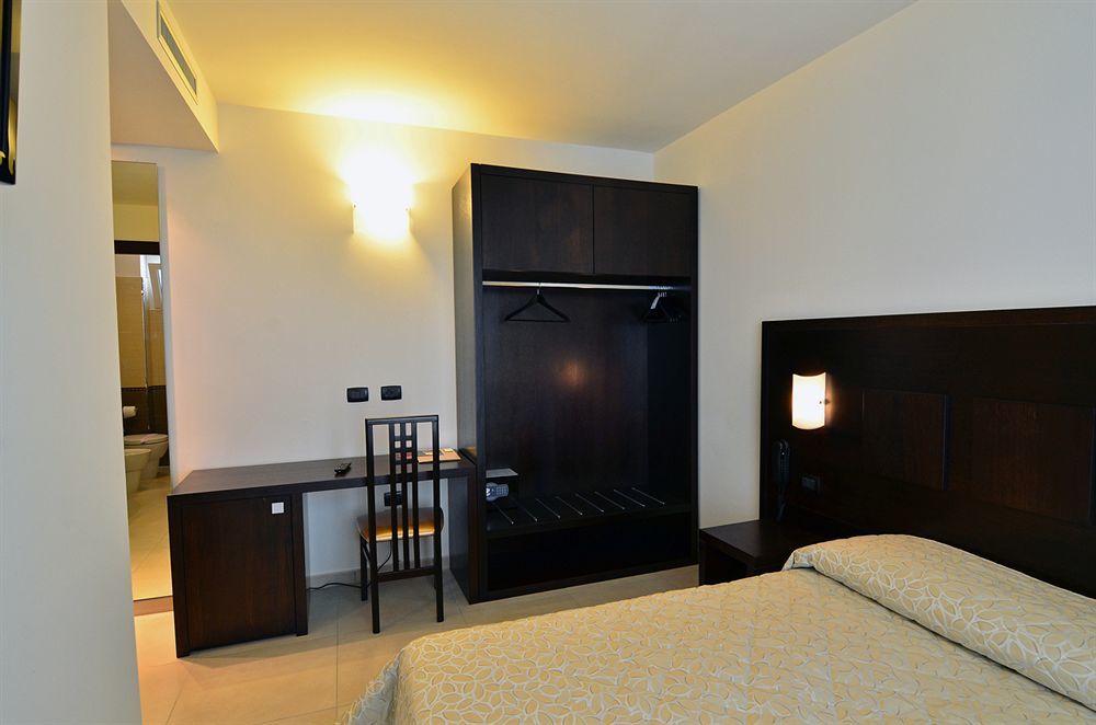 Hotel I Crespi โกรเซตโต ภายนอก รูปภาพ