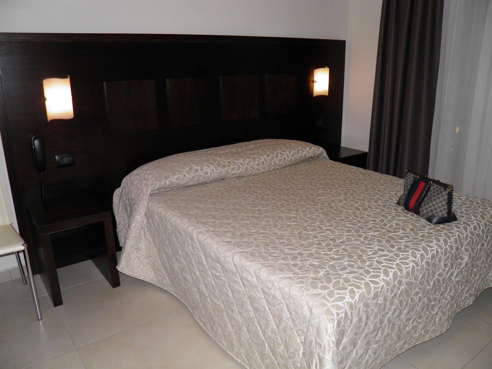 Hotel I Crespi โกรเซตโต ภายนอก รูปภาพ